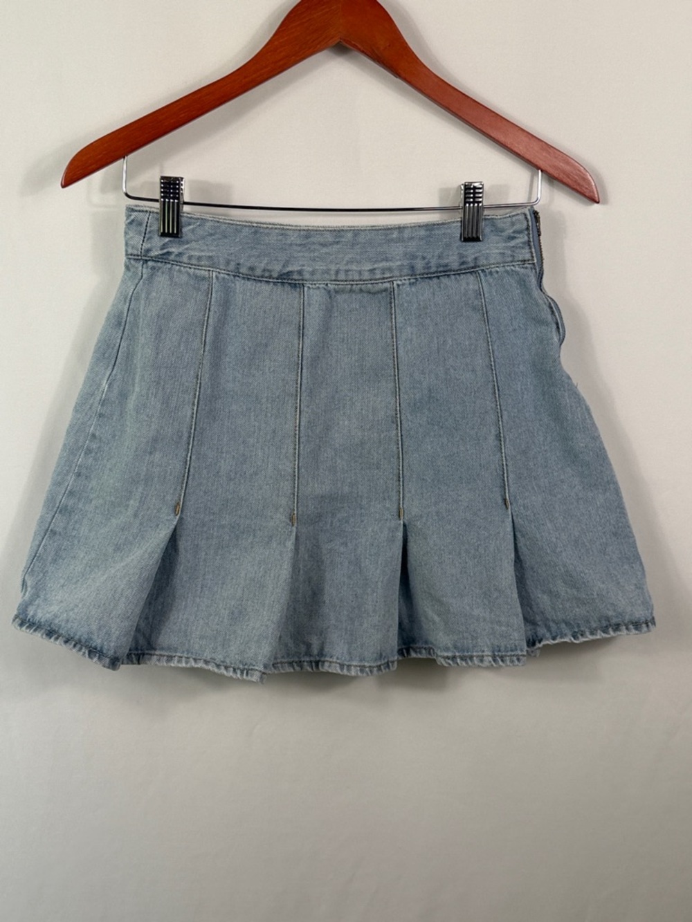 PacSun Pleated Light Blue Denim Skirt.‎ Womens Size 27. Side Zipper Closure